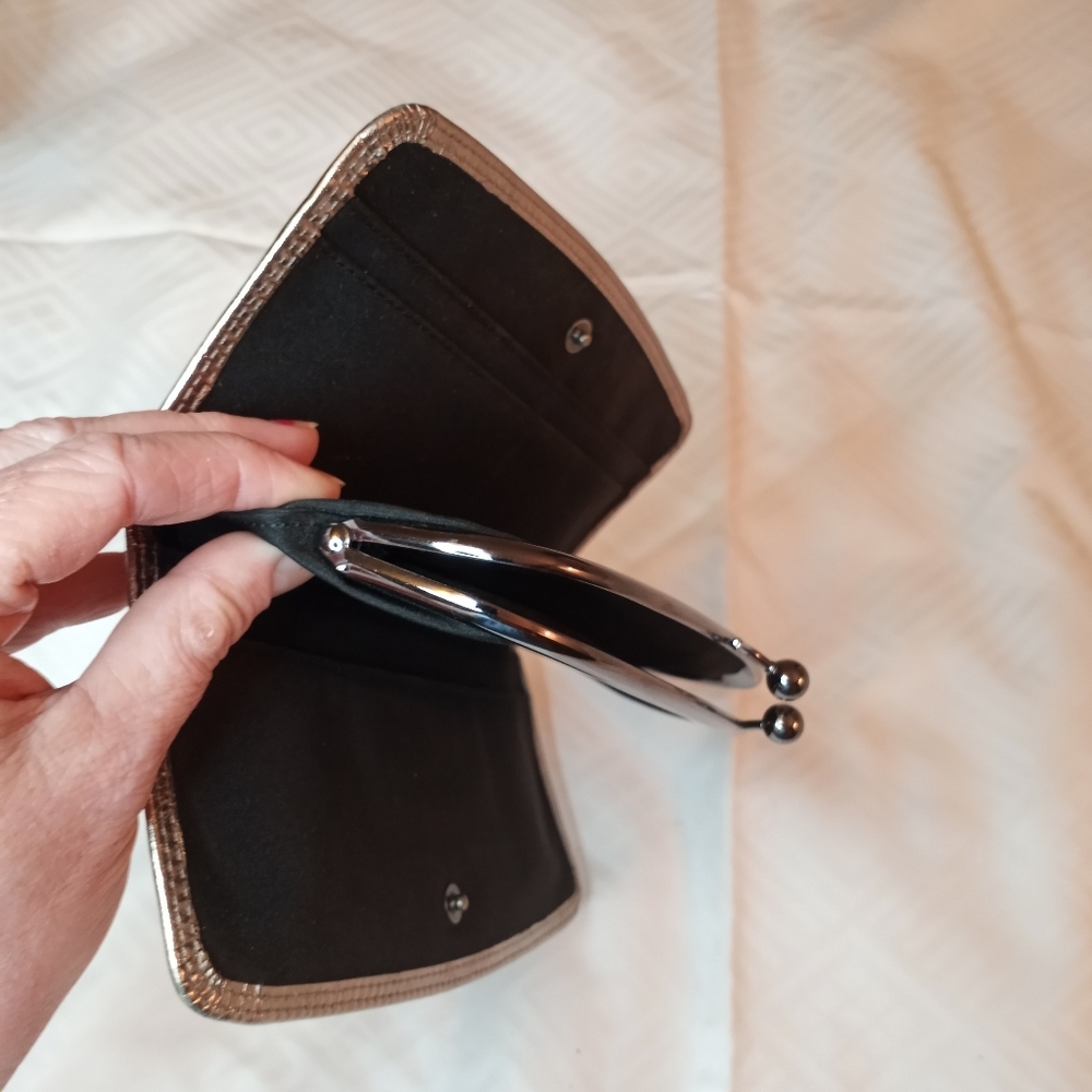 Vintage Leather Clutch Wallet Gold - Picture 4 of 9